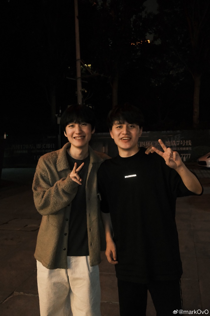 2020LGD再聚首！自由人辅助Mark晒出与老队友Peanut合照